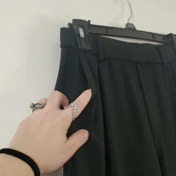 Halara Black Pull-On Flareleg Trousers Size Small Stretchy Pockets - Picture 2 of 13